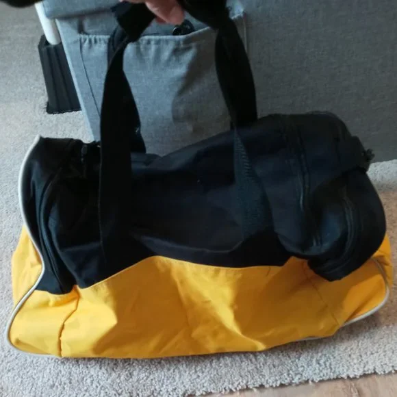 Yellow and black sports bag - Picture 5 of 13